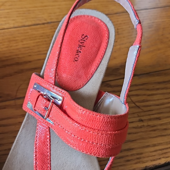 Sandals - Picture 4 of 4